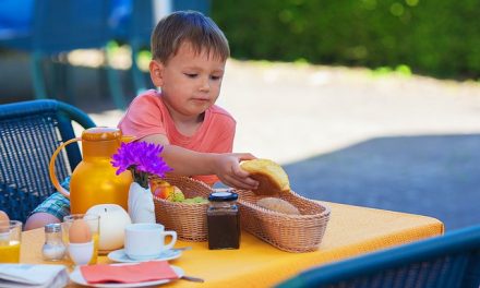 Preskakanje doručka i nedovoljno sna može dovesti do prekomerne težine dece